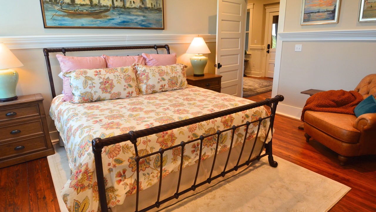Photo of Bedroom in Historic District - North