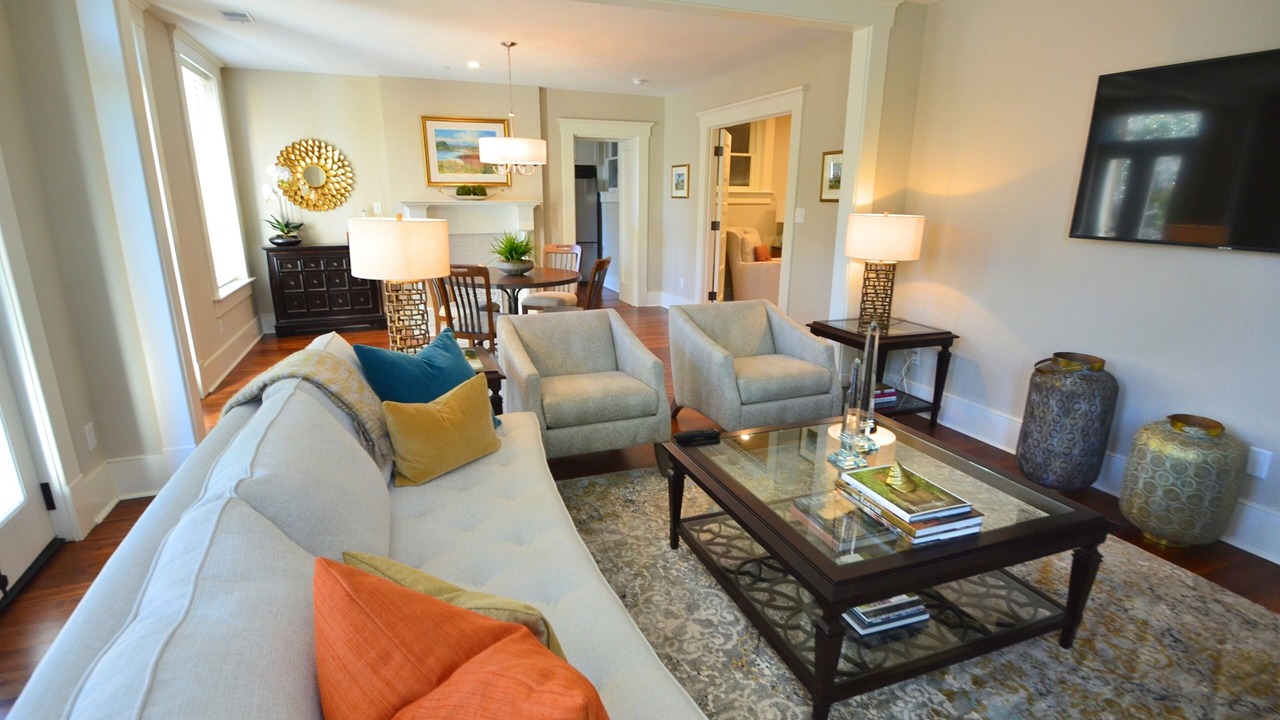 Photo of Livingroom in Historic District - North