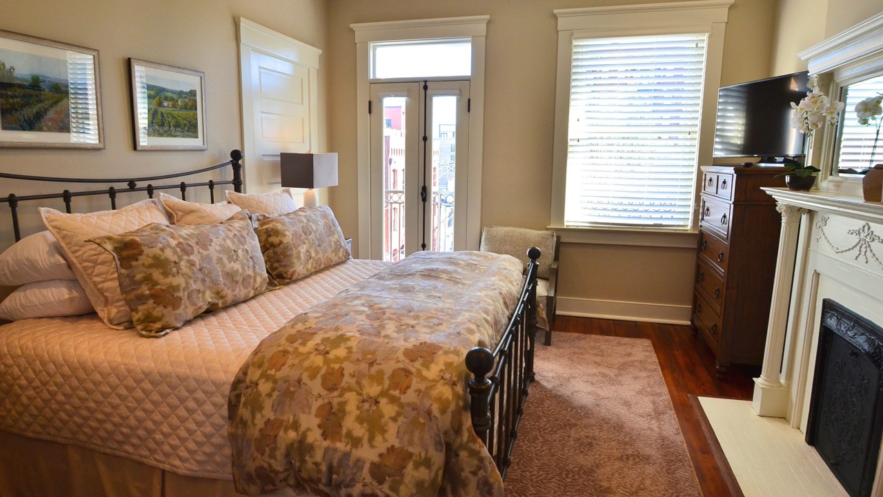 Photo of Bedroom in Historic District - North