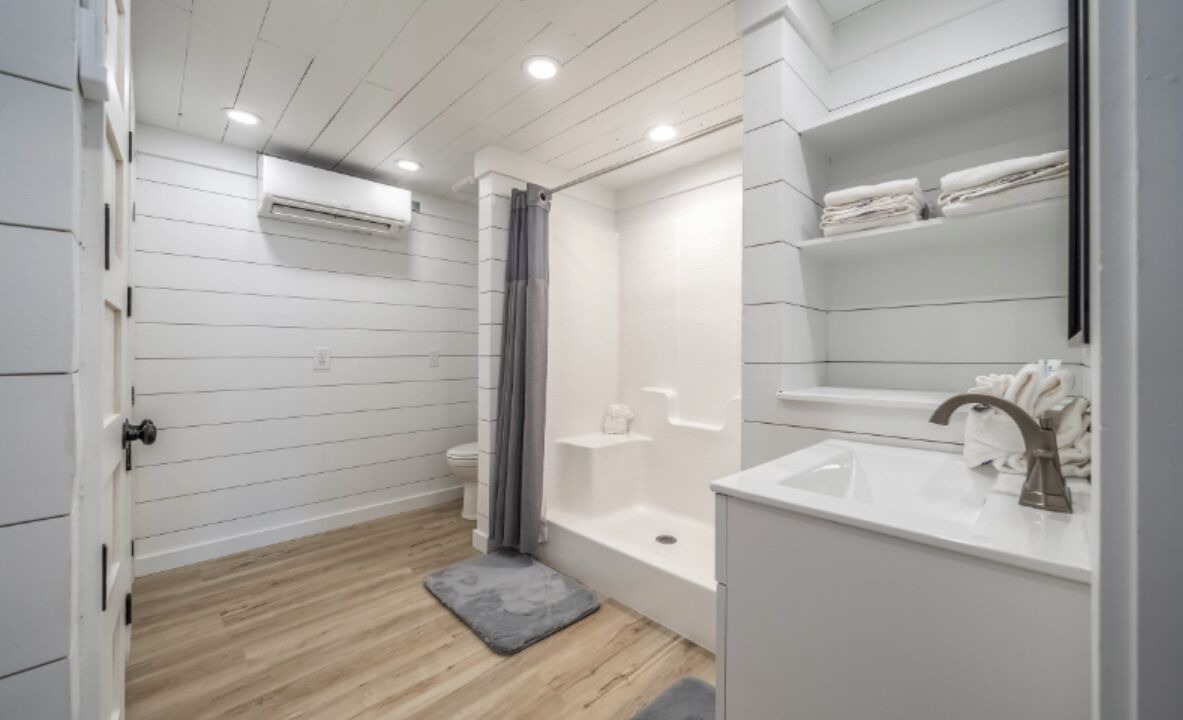Photo of Bathroom in Tang-O-Mar
