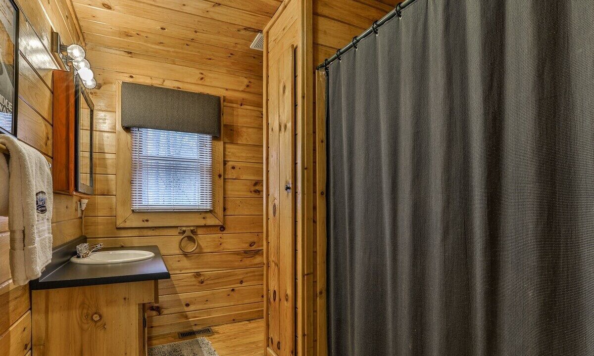 Photo of Bathroom in Ellijay