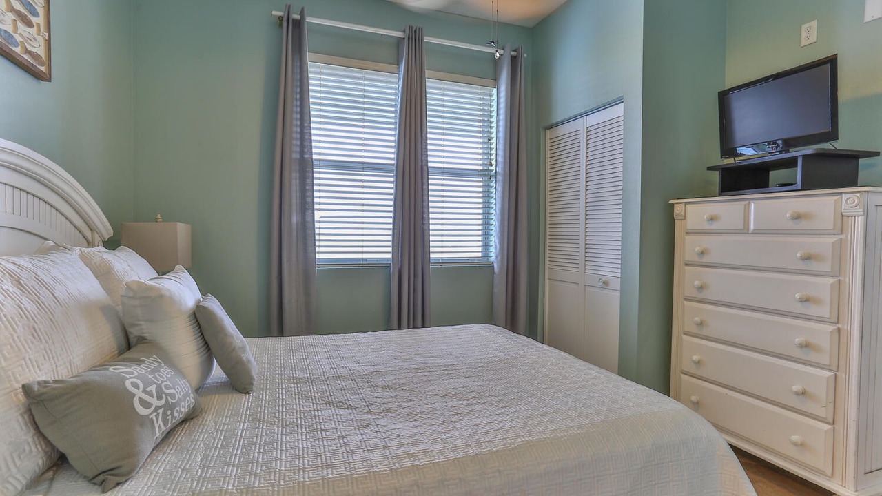 Photo of Bedroom in Gulf Place