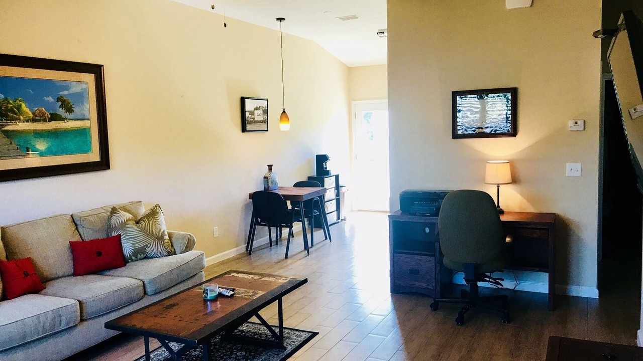 Photo of Livingroom in Hollister