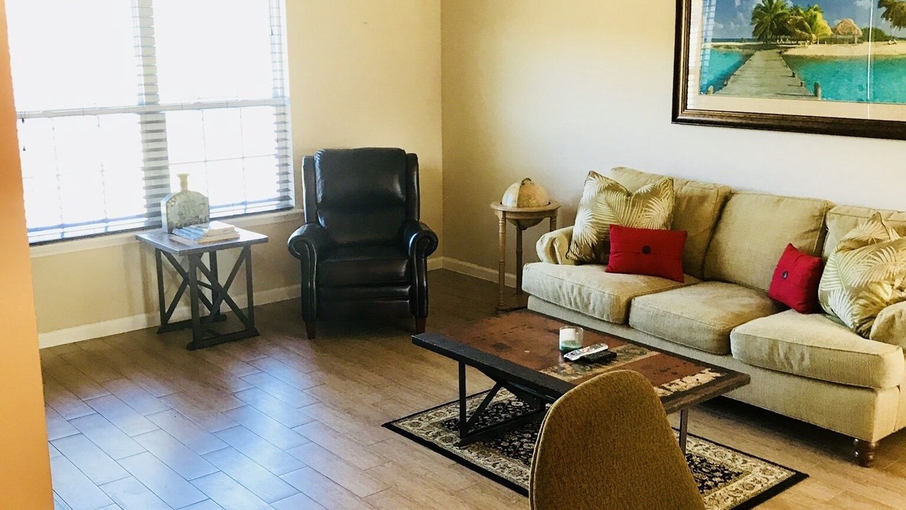 Photo of Livingroom in Hollister