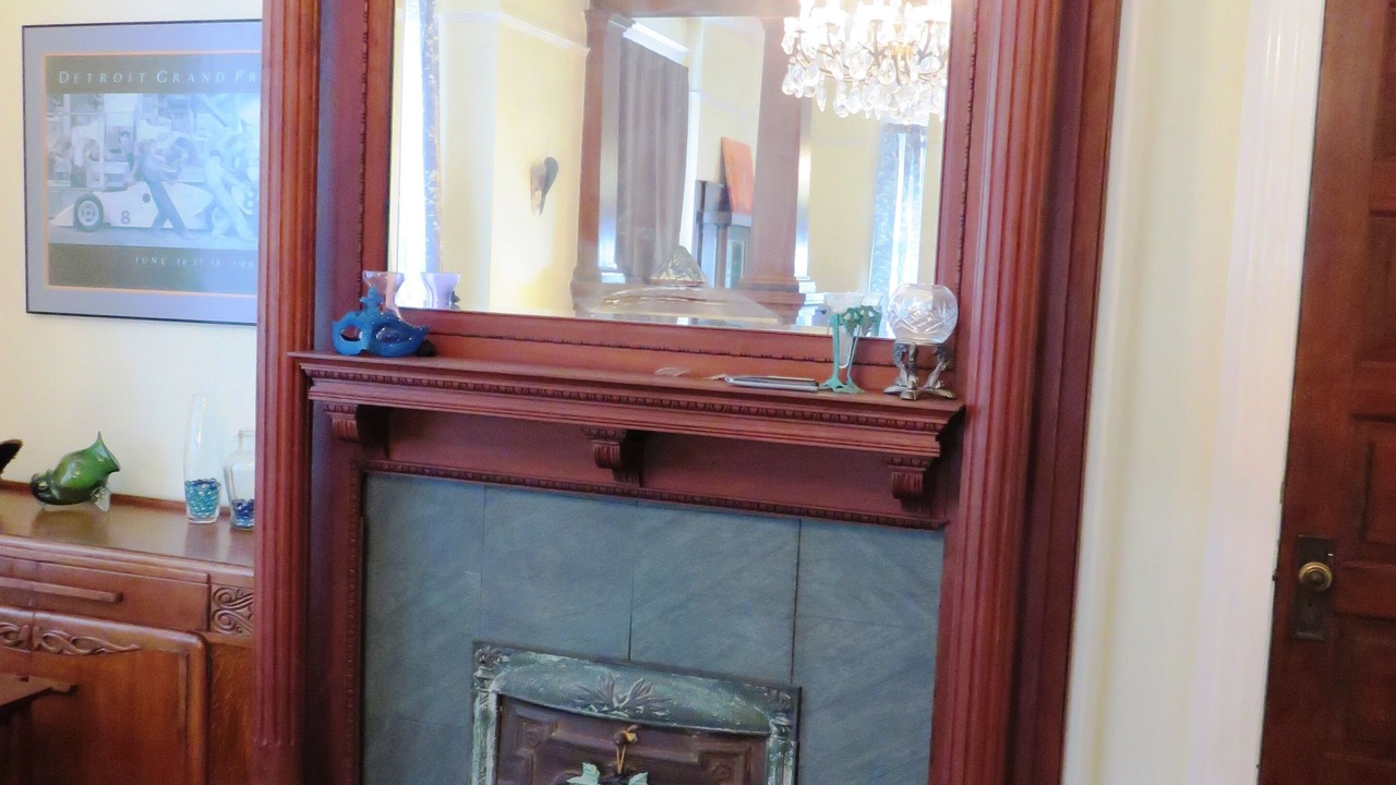 Photo of Livingroom in Mid-City