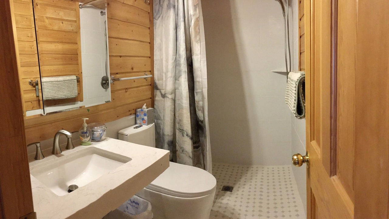 Photo of Bathroom in Topinabee