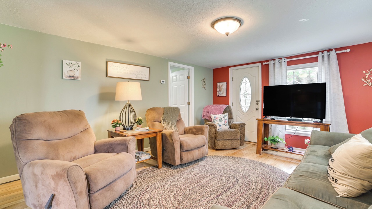 Photo of Livingroom in Fife Lake