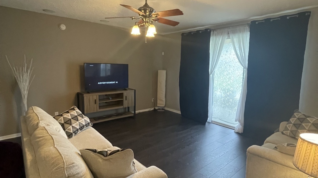 Photo of Livingroom in OakLeaf Plantation
