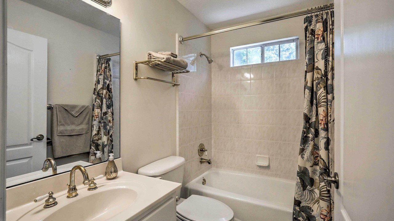 Photo of Bathroom in Earleton