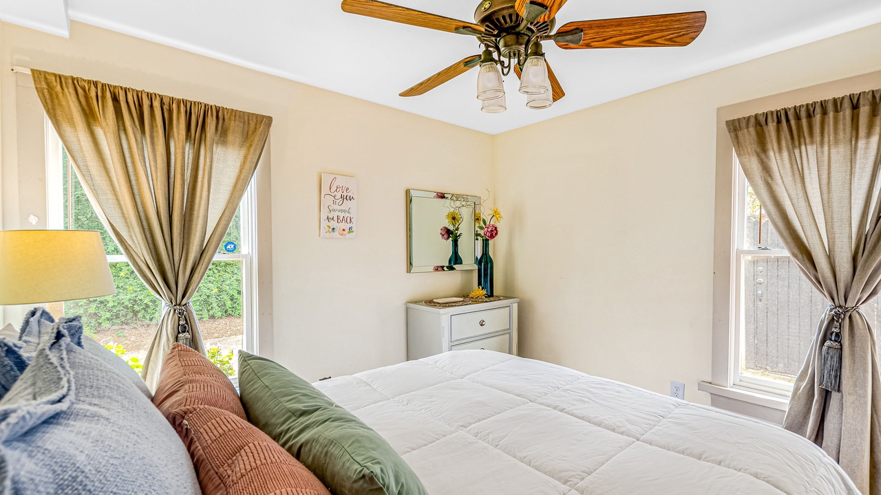 Photo of Bedroom in Beach Institute