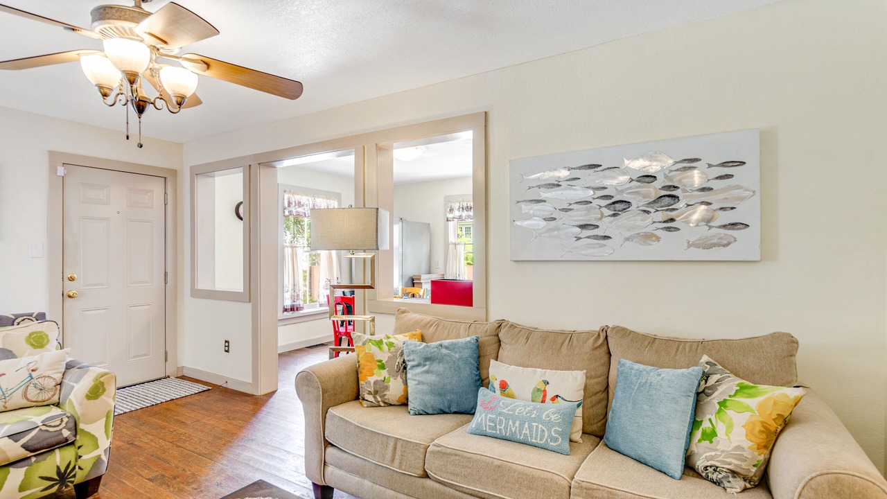 Photo of Livingroom in Beach Institute