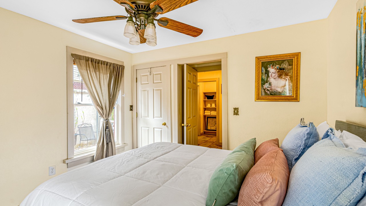 Photo of Bedroom in Beach Institute
