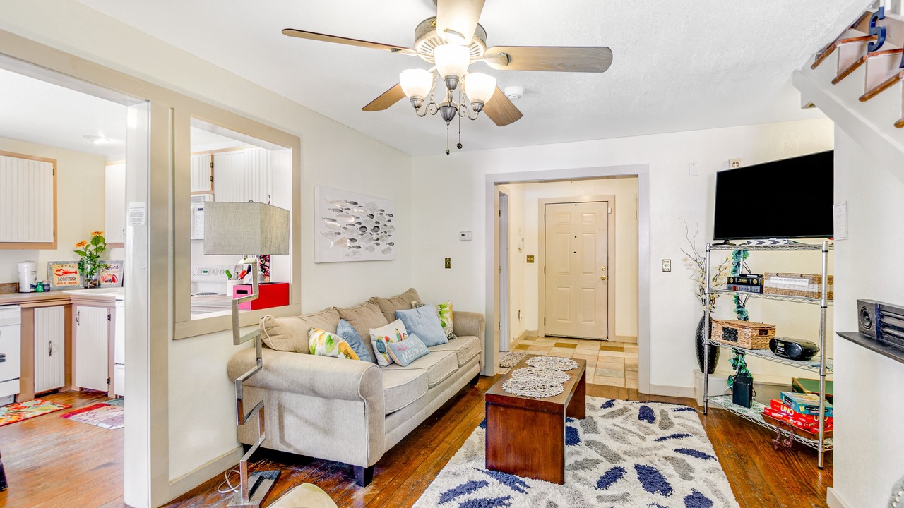 Photo of Livingroom in Beach Institute