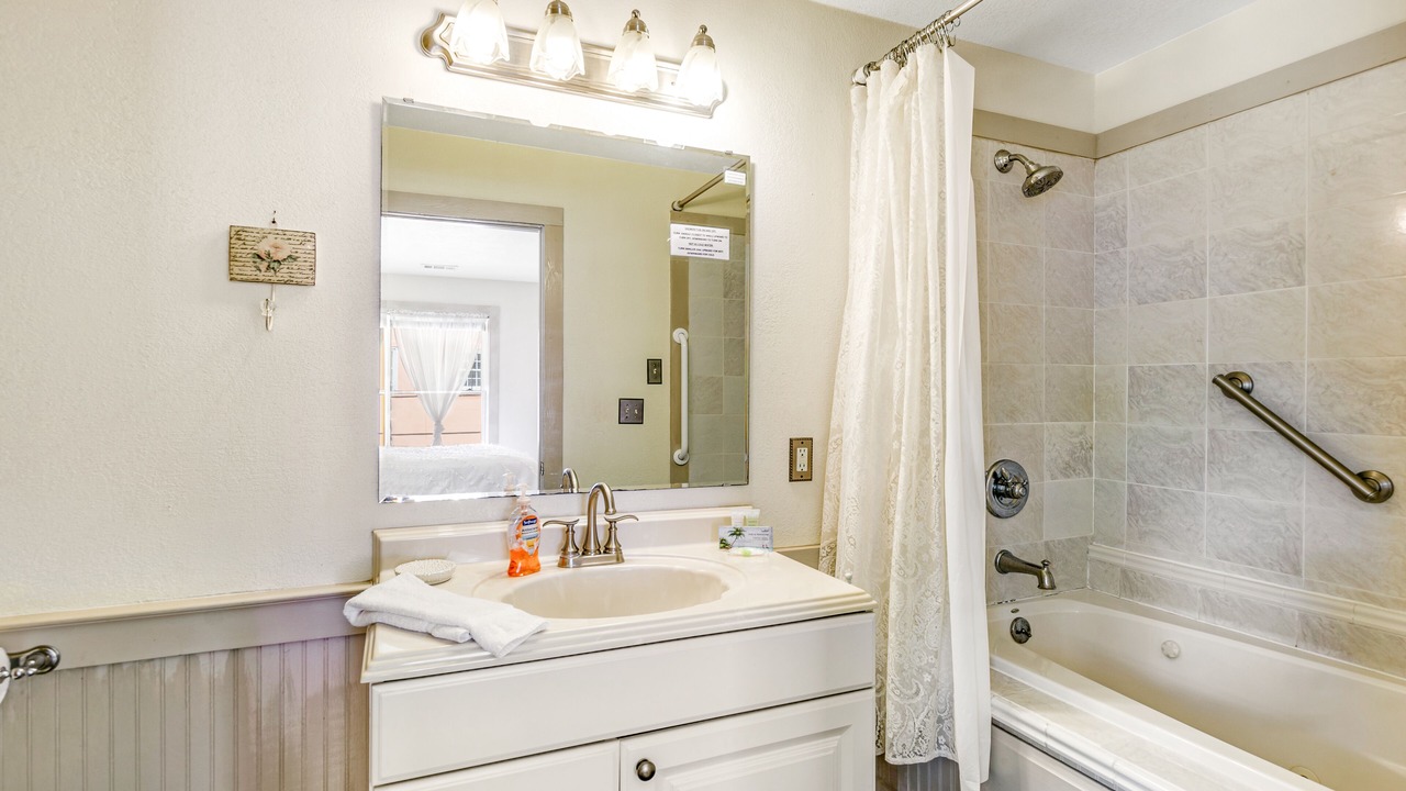Photo of Bathroom in Beach Institute