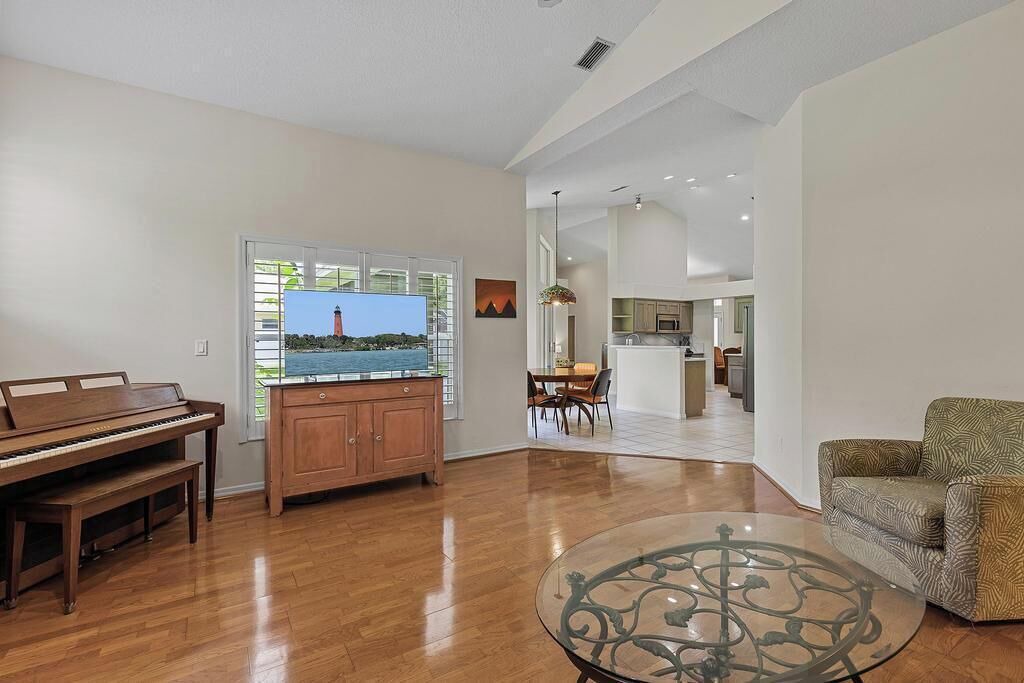 Photo of Livingroom in Port Orange