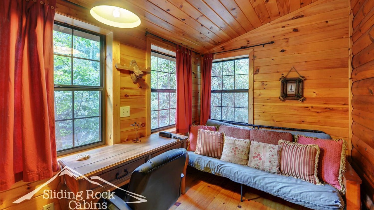 Photo of Livingroom in Ellijay