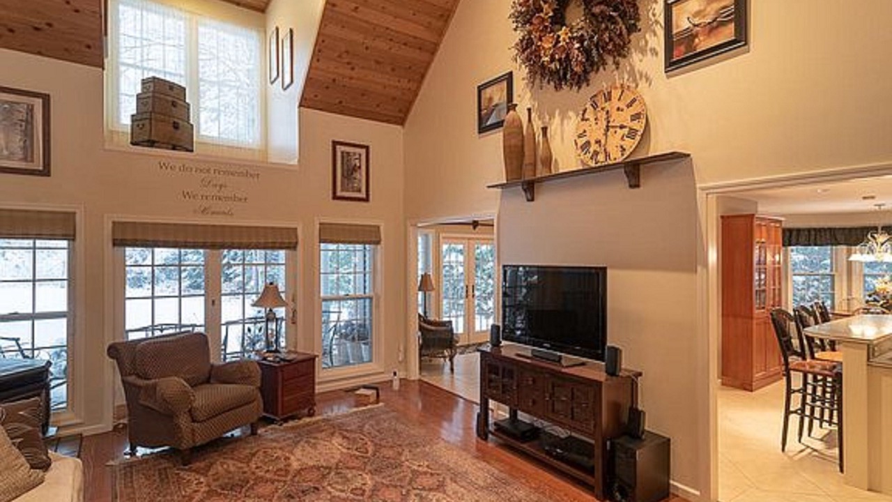 Photo of Livingroom in Mackinaw City