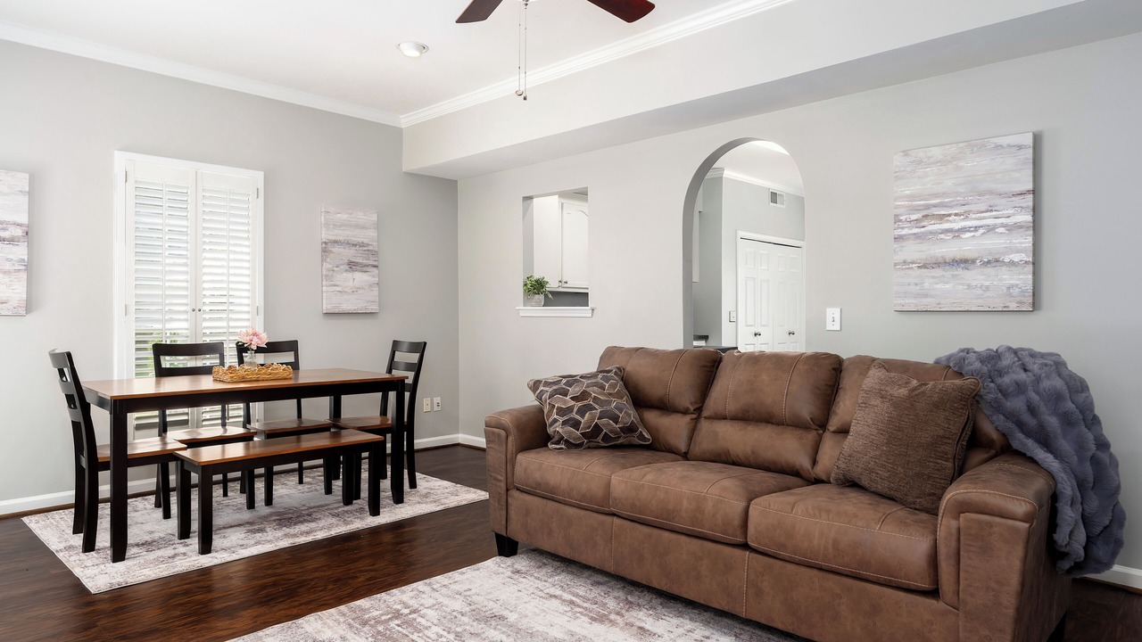 Photo of Livingroom in Pelham