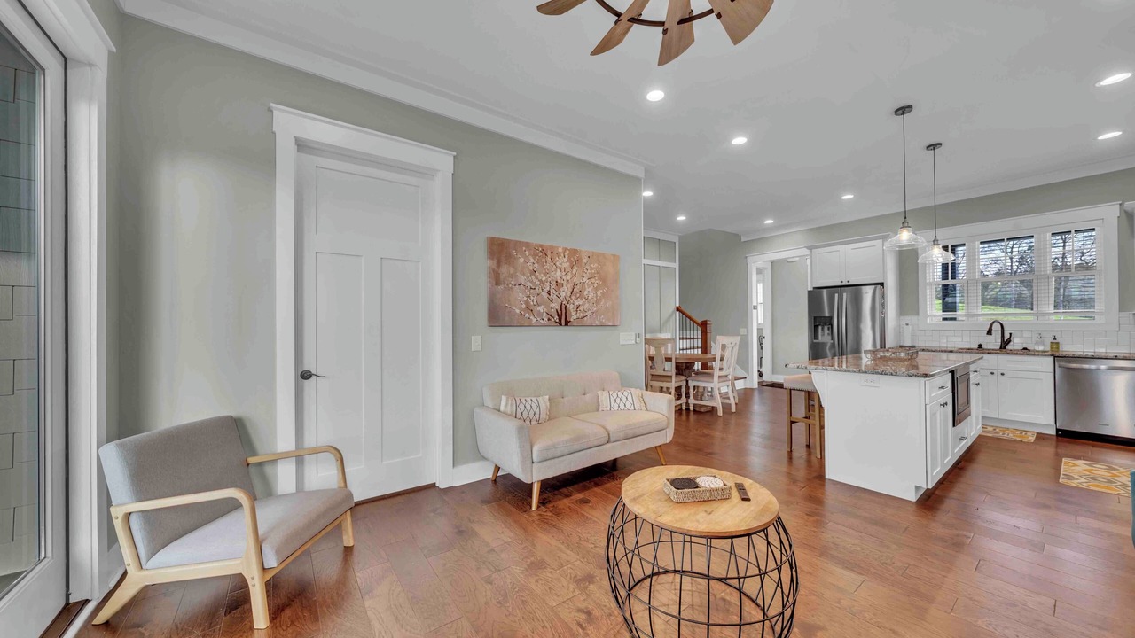 Photo of Livingroom in Guntersville