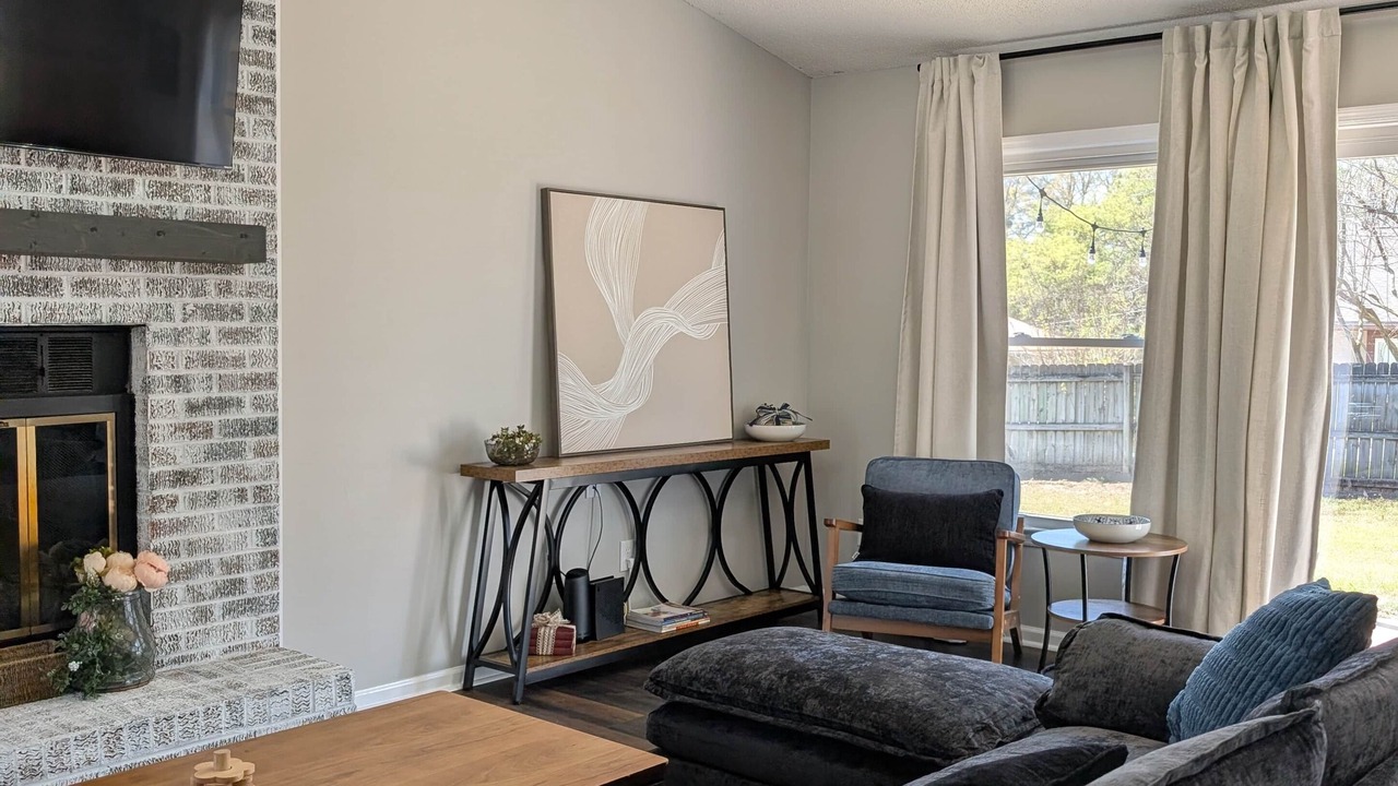 Photo of Livingroom in Enterprise