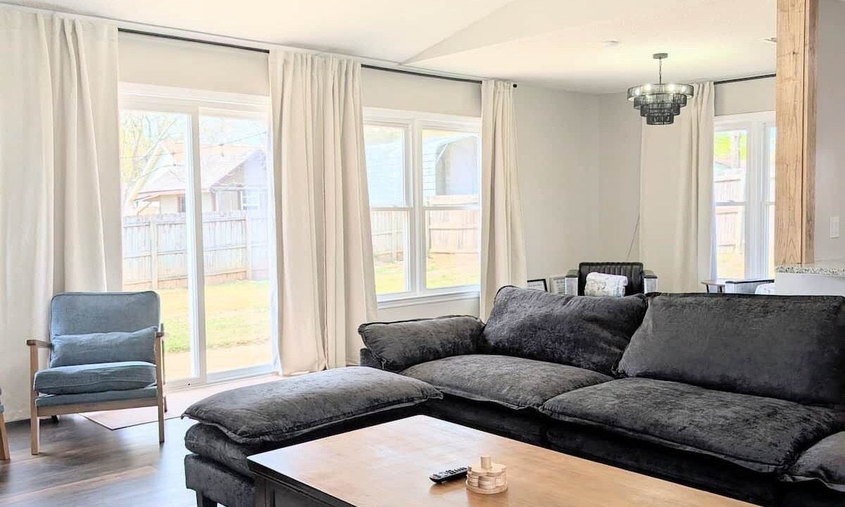 Photo of Livingroom in Enterprise