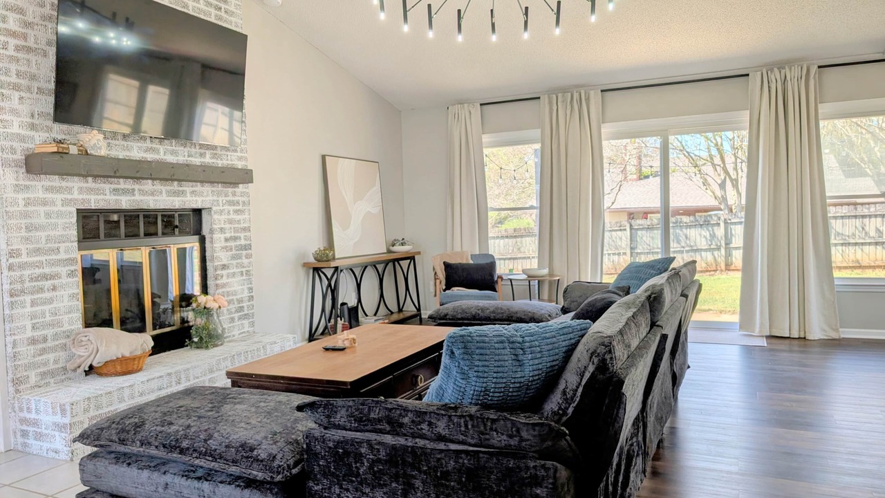 Photo of Livingroom in Enterprise