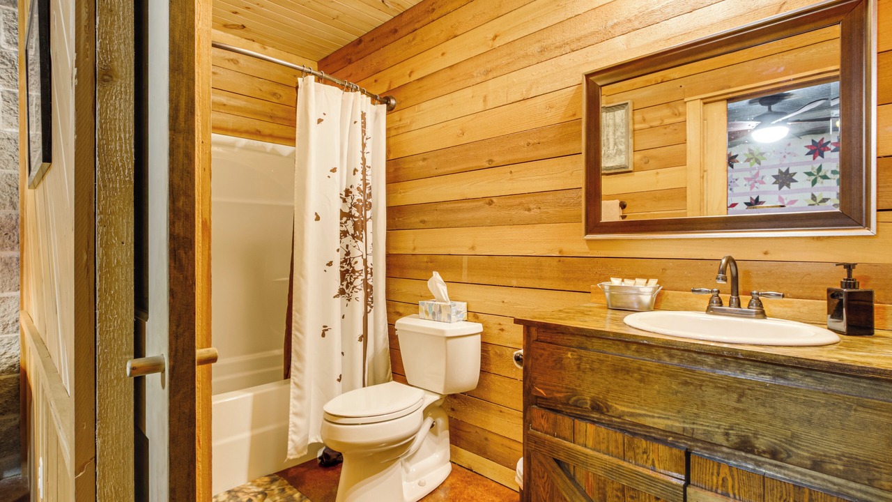 Photo of Bathroom in Tuscumbia