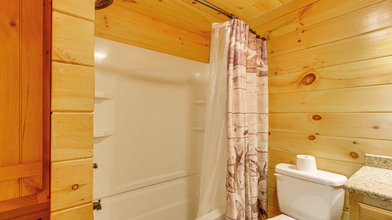 Photo of Bathroom in Tuscumbia