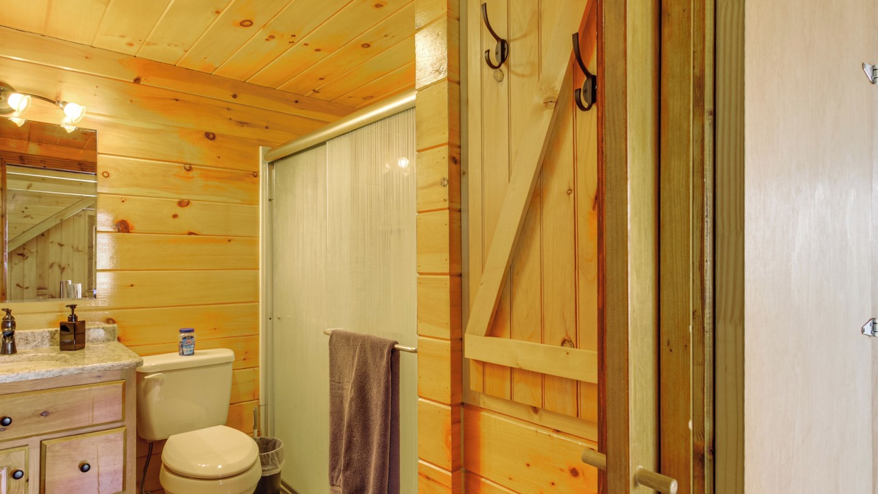 Photo of Bathroom in Tuscumbia