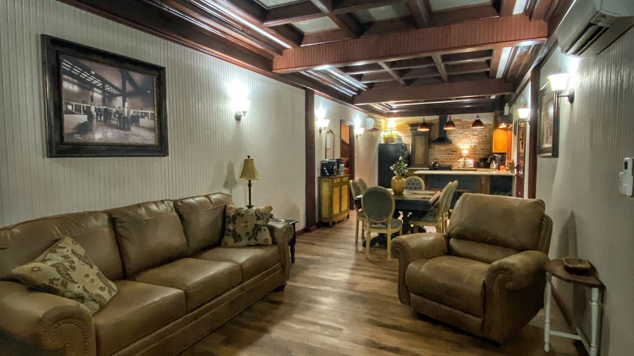 Photo of Livingroom in Ashland