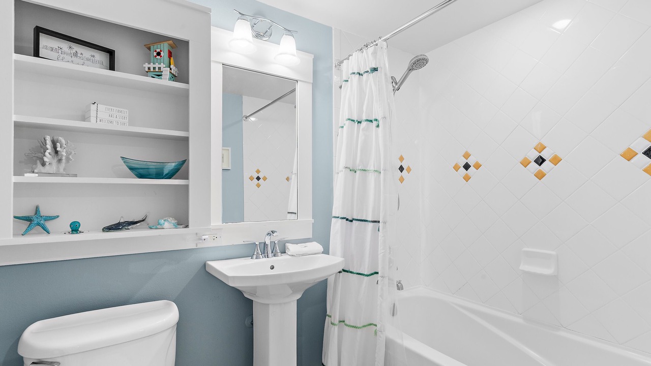 Photo of Bathroom in Baytowne Wharf