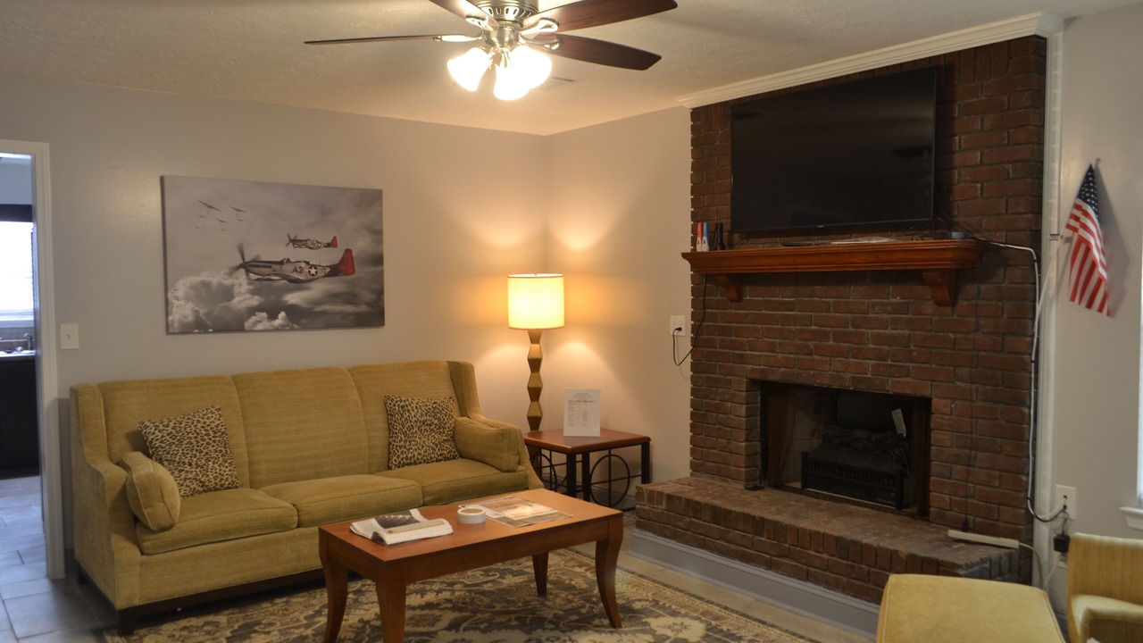 Photo of Livingroom in Macon County
