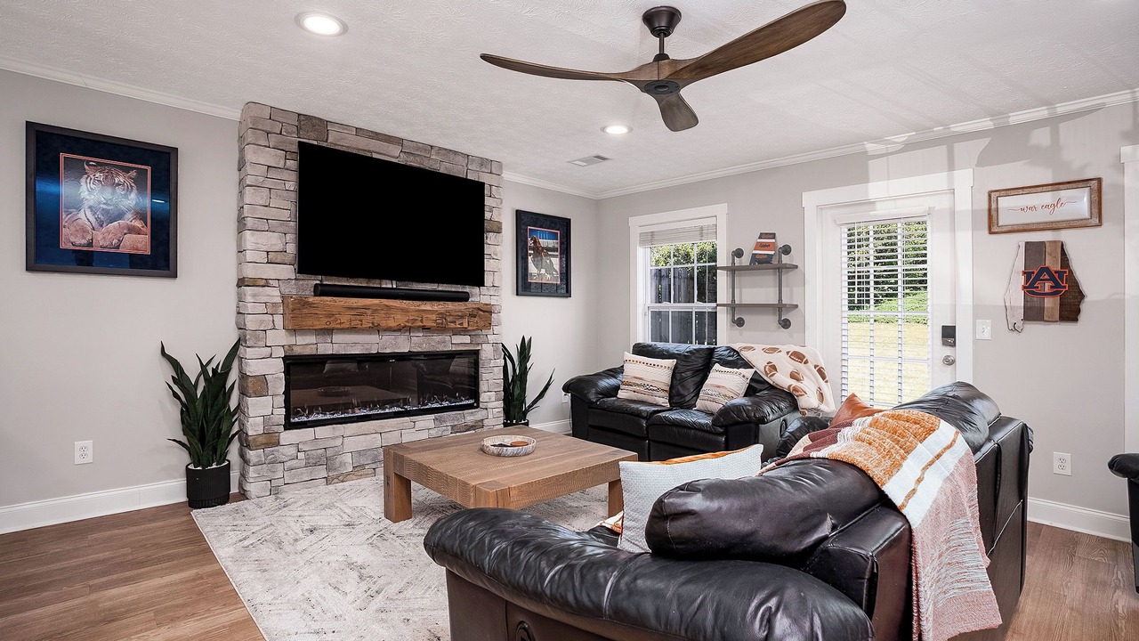 Photo of Livingroom in Auburn