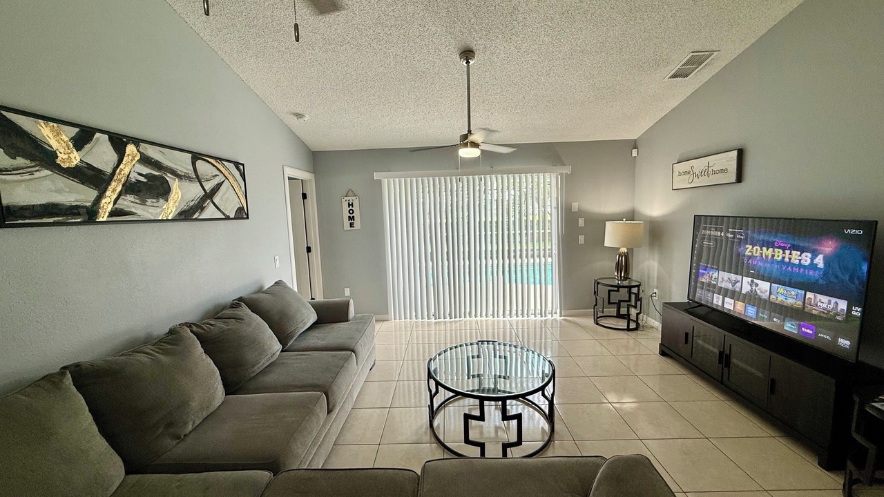 Photo of Livingroom in Florida Pines