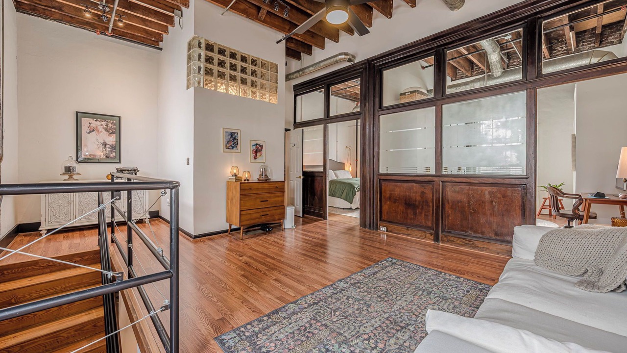 Photo of Livingroom in Oakland
