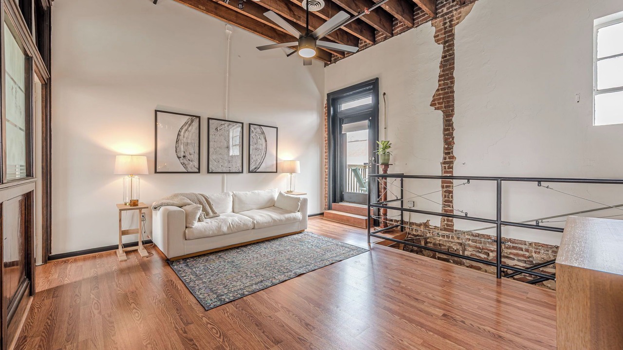Photo of Livingroom in Oakland