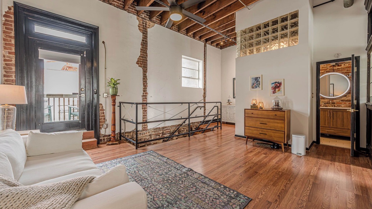 Photo of Livingroom in Oakland