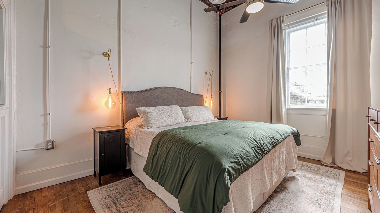 Photo of Bedroom in Oakland