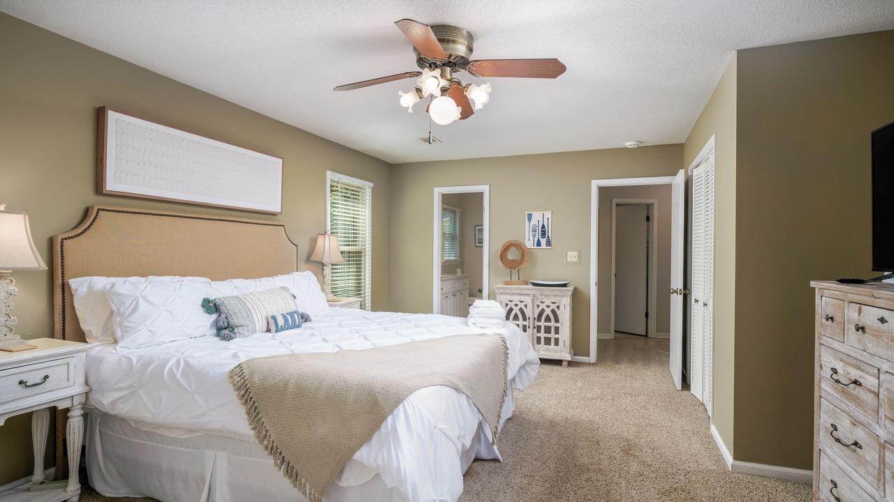 Photo of Bedroom in Northport