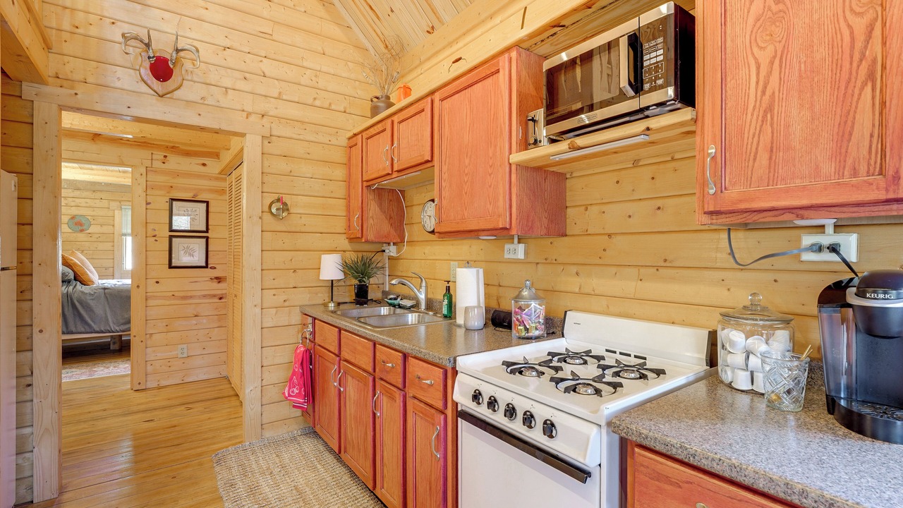 Photo of Kitchen in White Cloud
