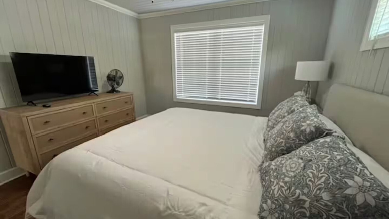 Photo of Bedroom in Northport
