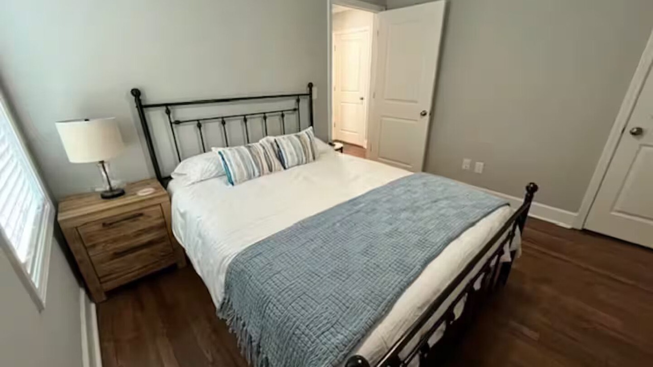 Photo of Bedroom in Northport