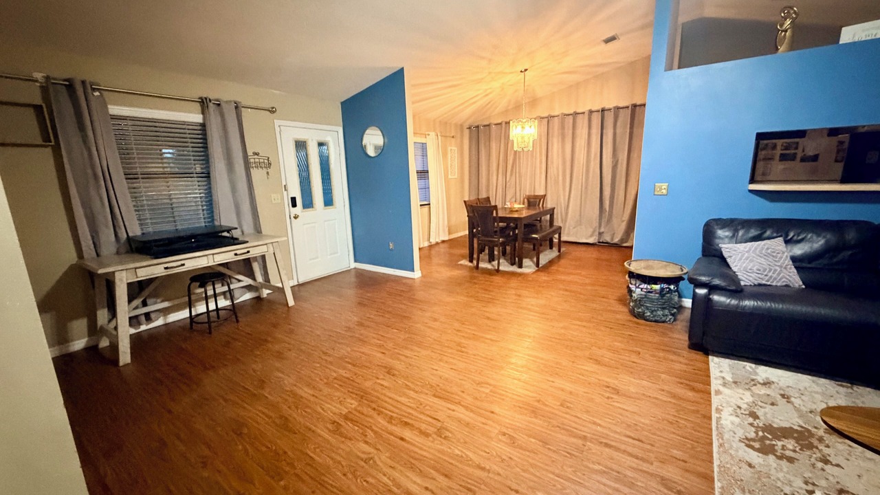 Photo of Livingroom in Lake City