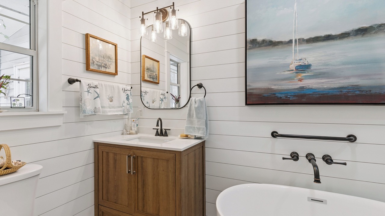 Photo of Bathroom in Saint Simons Heights