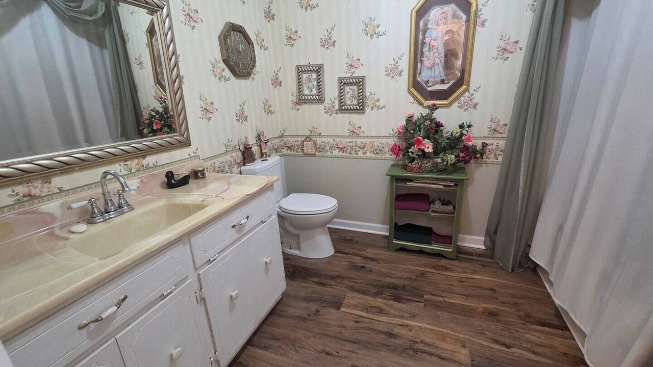 Photo of Bathroom in Albertville
