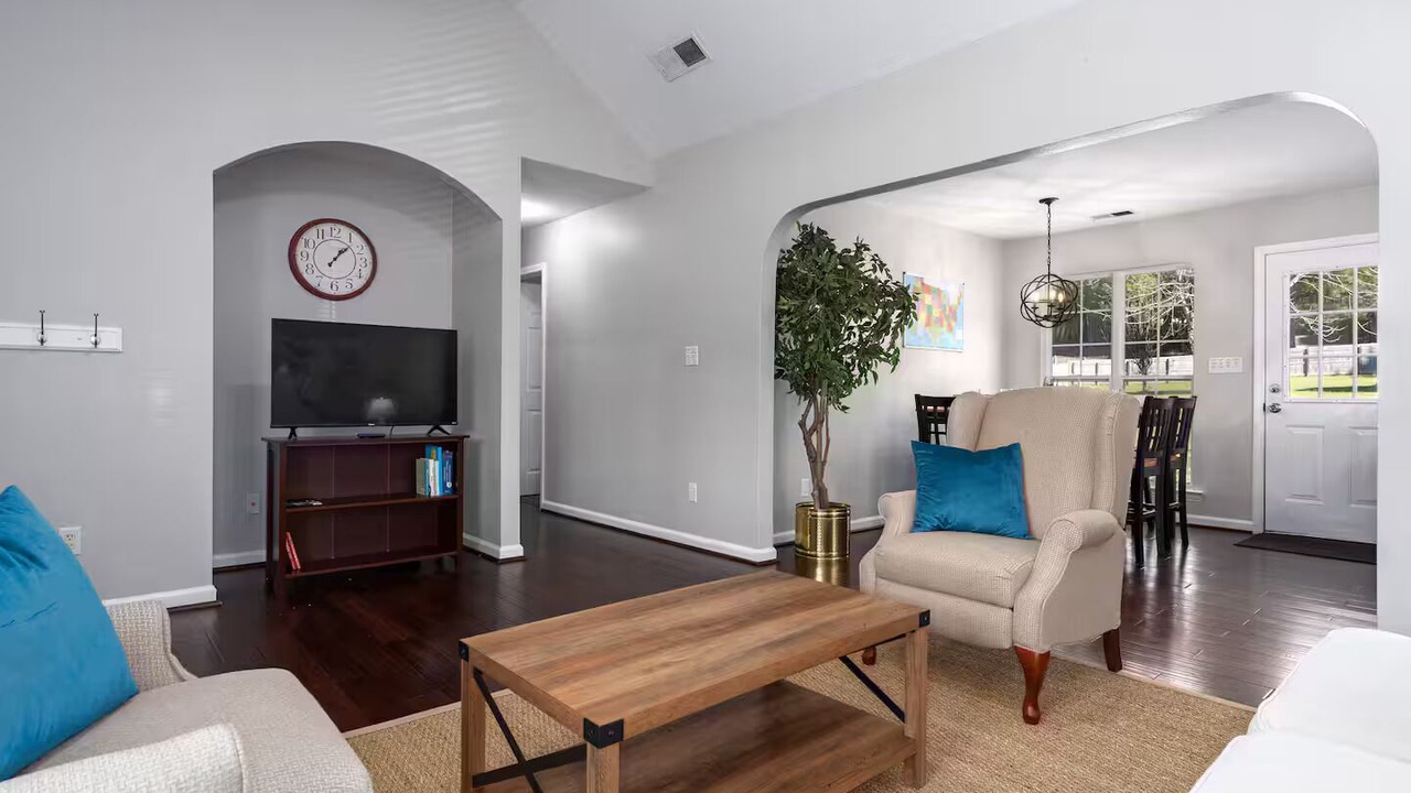 Photo of Bedroom in Alabaster