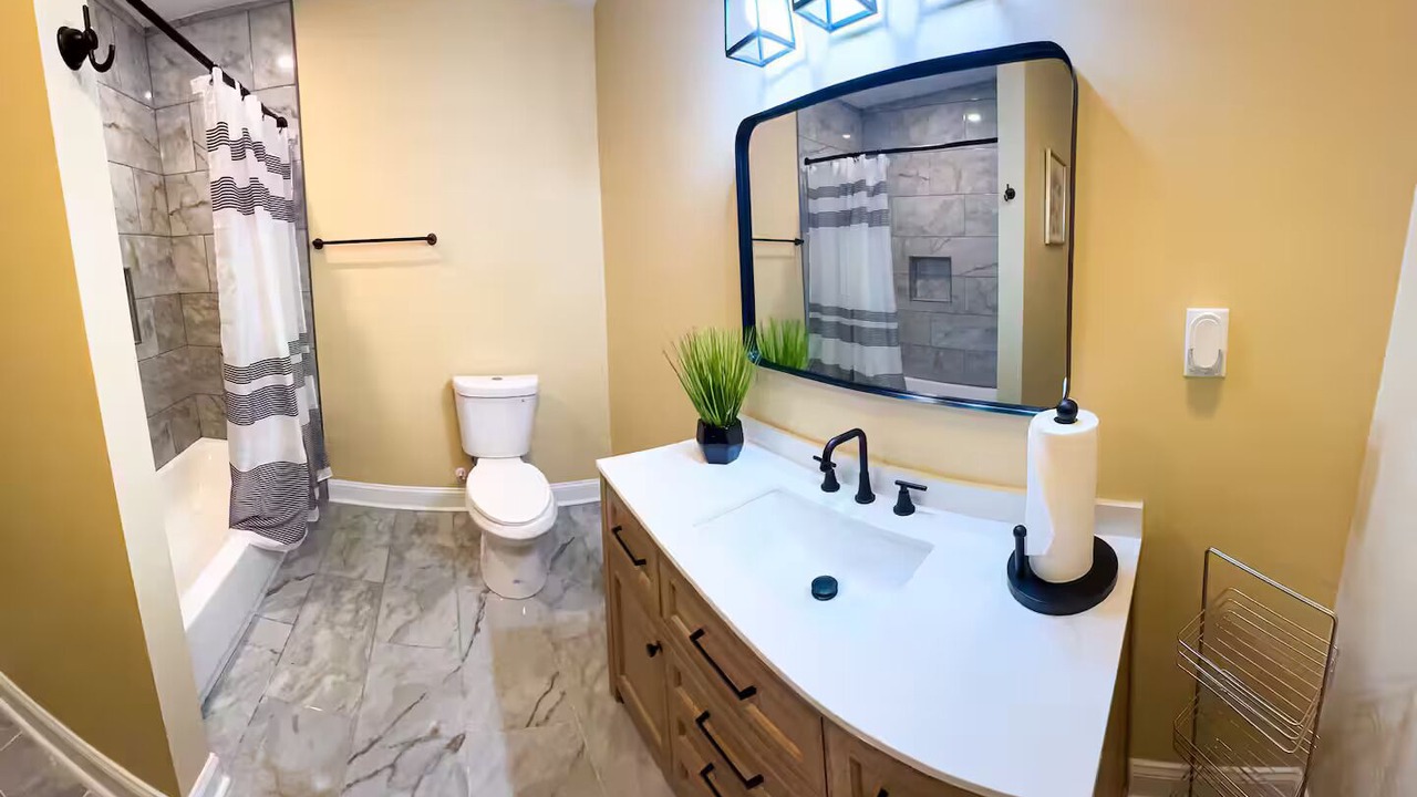 Photo of Bathroom in Thomas Square