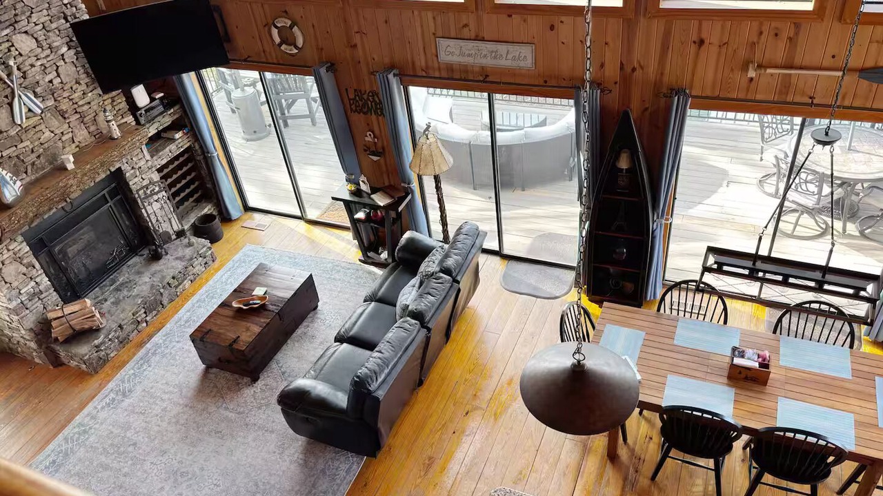 Photo of Livingroom in Six Mile