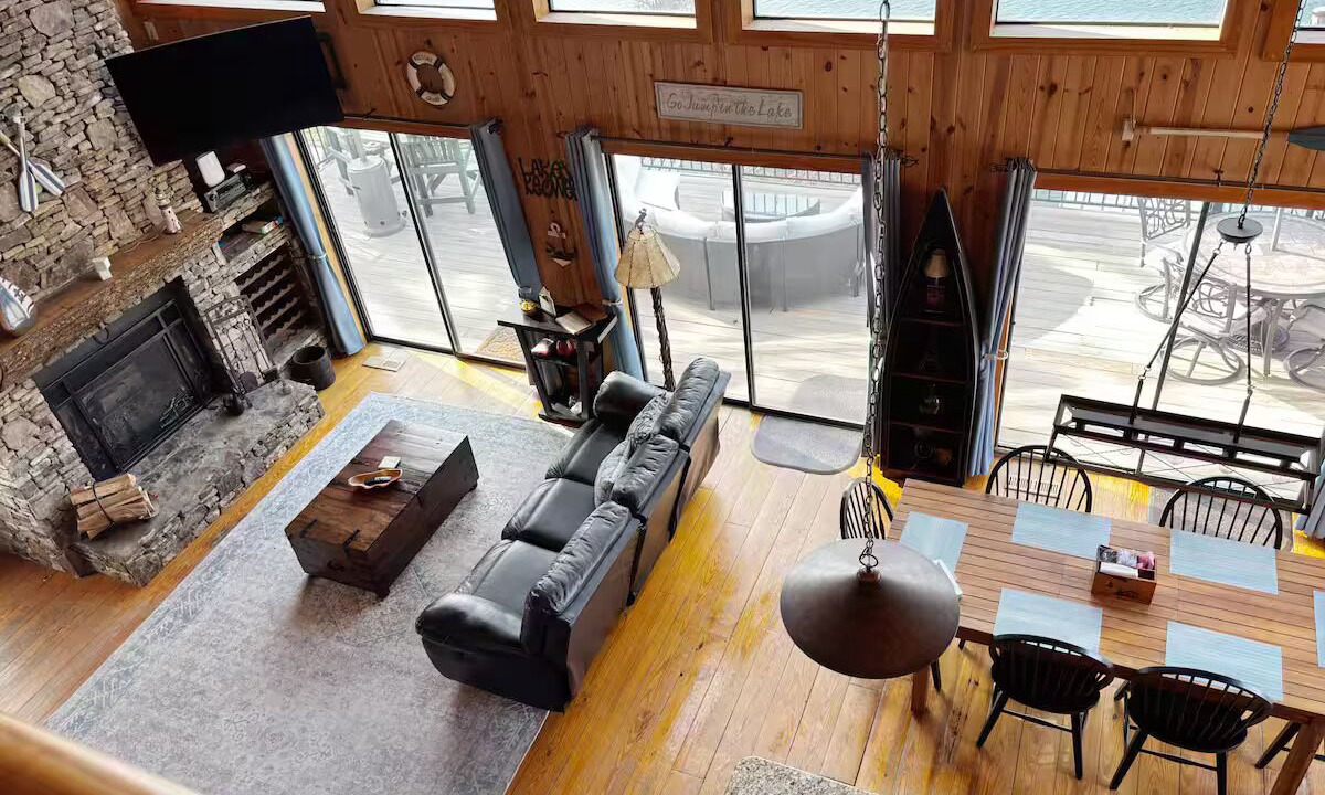 Photo of Livingroom in Six Mile