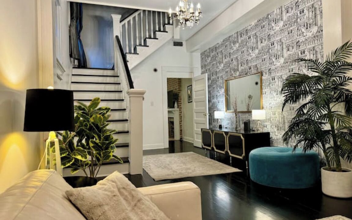 Photo of Livingroom in Mid-City